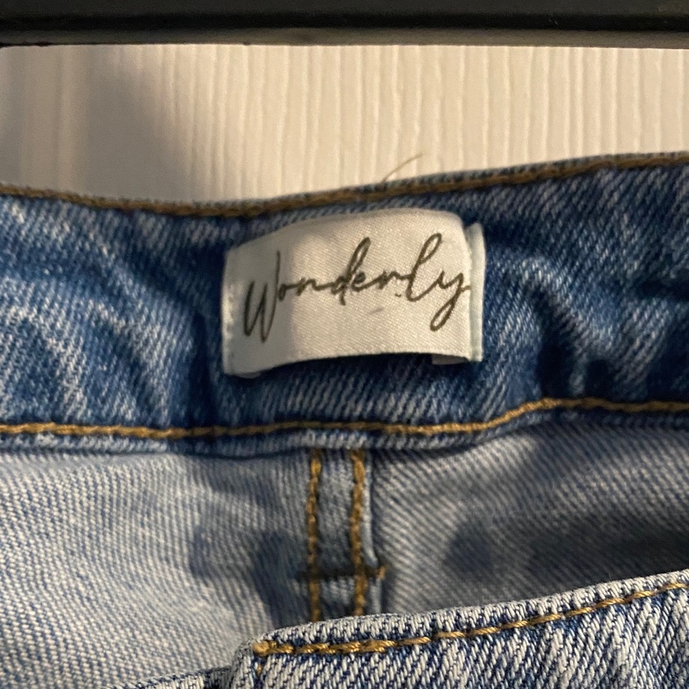 Wonderly Light Wash Boyfriend Jeans - Picture 2 of 4